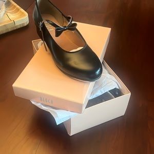 Worn in a tap class for 1 hour 6 times. Only in a studio never outside.